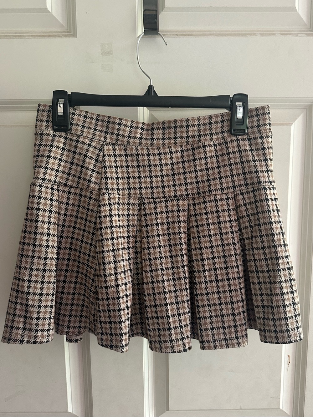 American Eagle Outfitters Houndstooth Pleated Skater Skirt in Brown and Black